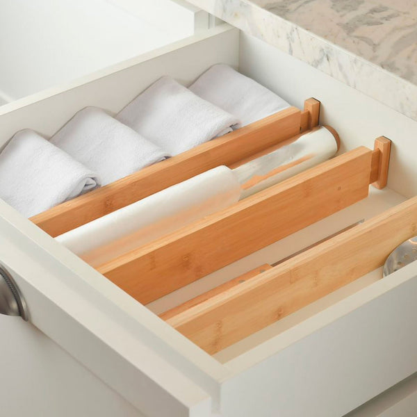 Divisória de gaveta de bambu dentro da gaveta organizada