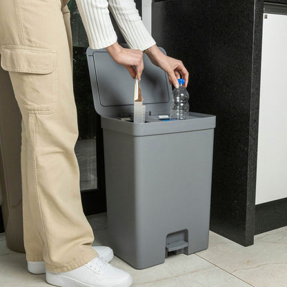 lixeira com pedal 30L com dois compartimentos da Ou na cor Chumbo